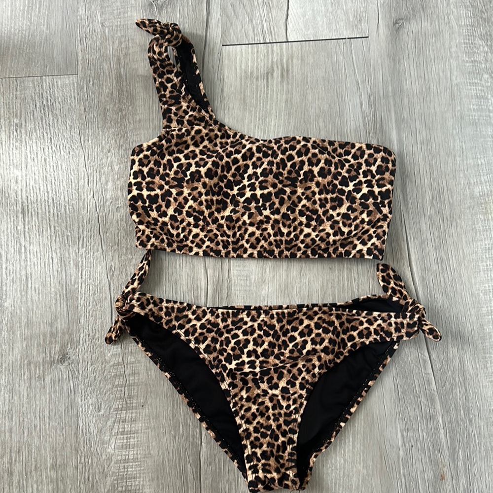 Two piece matching set!!Never worn.One shoulder bikini top and matching bottom.